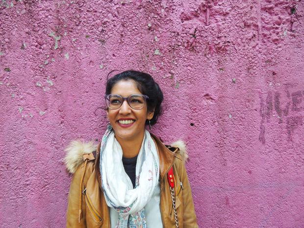 Meenu Kaur moest vluchten uit thuisland India. Meer dan twintig jaar later ziet ze hoe Syrische vluchtelingen kampen tegen vooroordelen: 'De kracht van verhalen is belangrijk. Je kan ervoor kiezen om bestaande clichés te versterken. Of je kan ze afbreken.'