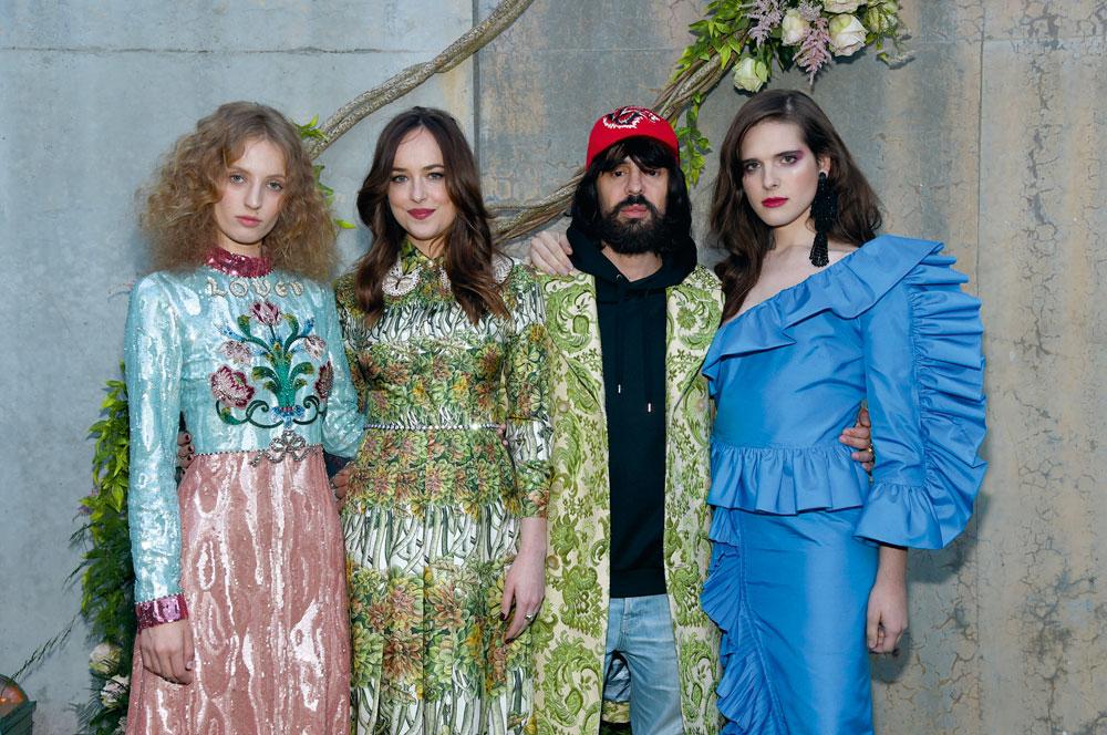Petra Collins, Dakota Johnson, Alessandro Michele en Hari Nef op de lancering van het Gucci-parfum Bloom, in het MoMa.