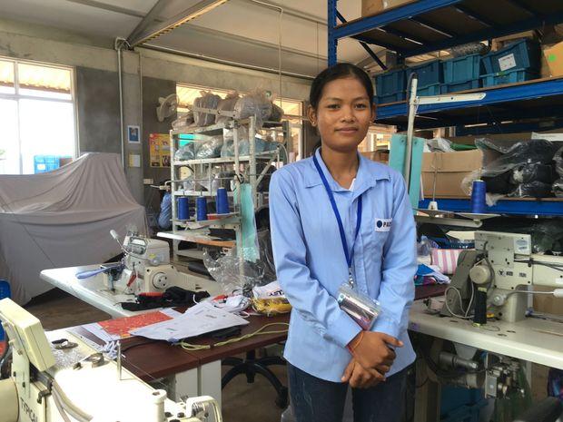 Sok Mean werkt in de afdeling productontwikkeling van Pactics. Ze is, dankzij een beurs van het Nederlandse bedrijf, een van de eerste vrouwelijke industriële ingenieurs in Cambodja: 