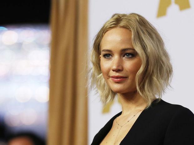 Jennifer Lawrence brengt leven in haar korte bob.