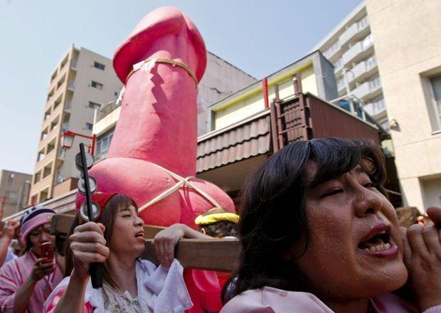 Tijdens het Shinto Kanamara Matsuri festival gooien Japanners preutsheid overboord