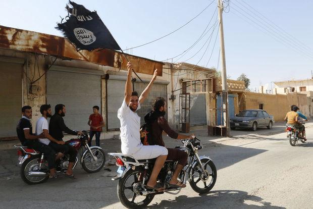 Jongeren vieren in Tabqa (Syrië)