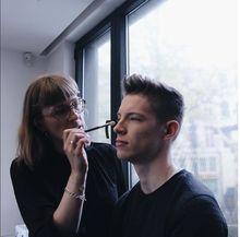 Mannen met make-up: een beautyritueel voor beginners