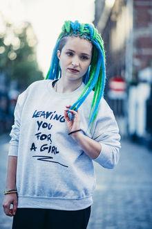 Ines Rombouts maakt kledingcollectie rond biseksualiteit: 'Ik wil mensen aan het denken zetten'