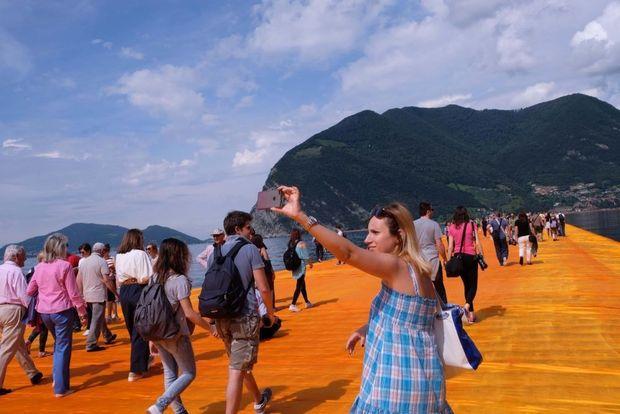 Ruim 1,2 miljoen bezoekers wandelden voor de Floating Piers van Christo