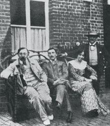 Sur le banc : Stefan Zweig entre Emile et Marthe Verhaeren, au Caillou-qui-bique, en 1910. 