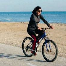 Le Guide suprême interdit le vélo aux Iraniennes ? Nombre d'entre elles se filment en train de rouler.