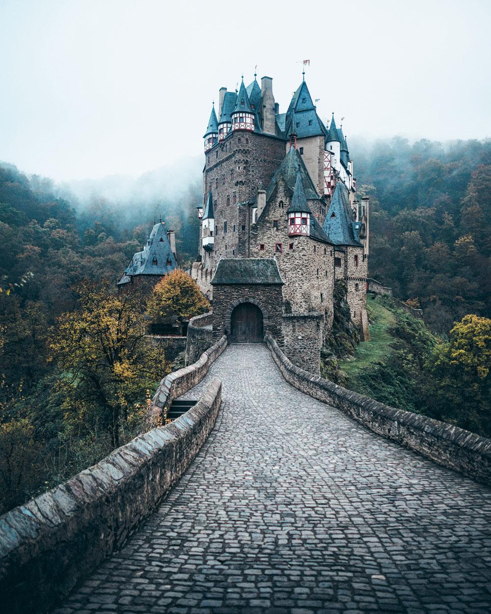 14.027 likes kreeg Michiel Pieters onlangs voor zijn foto van de middeleeuwse Burg Eltz, in Duitsland.