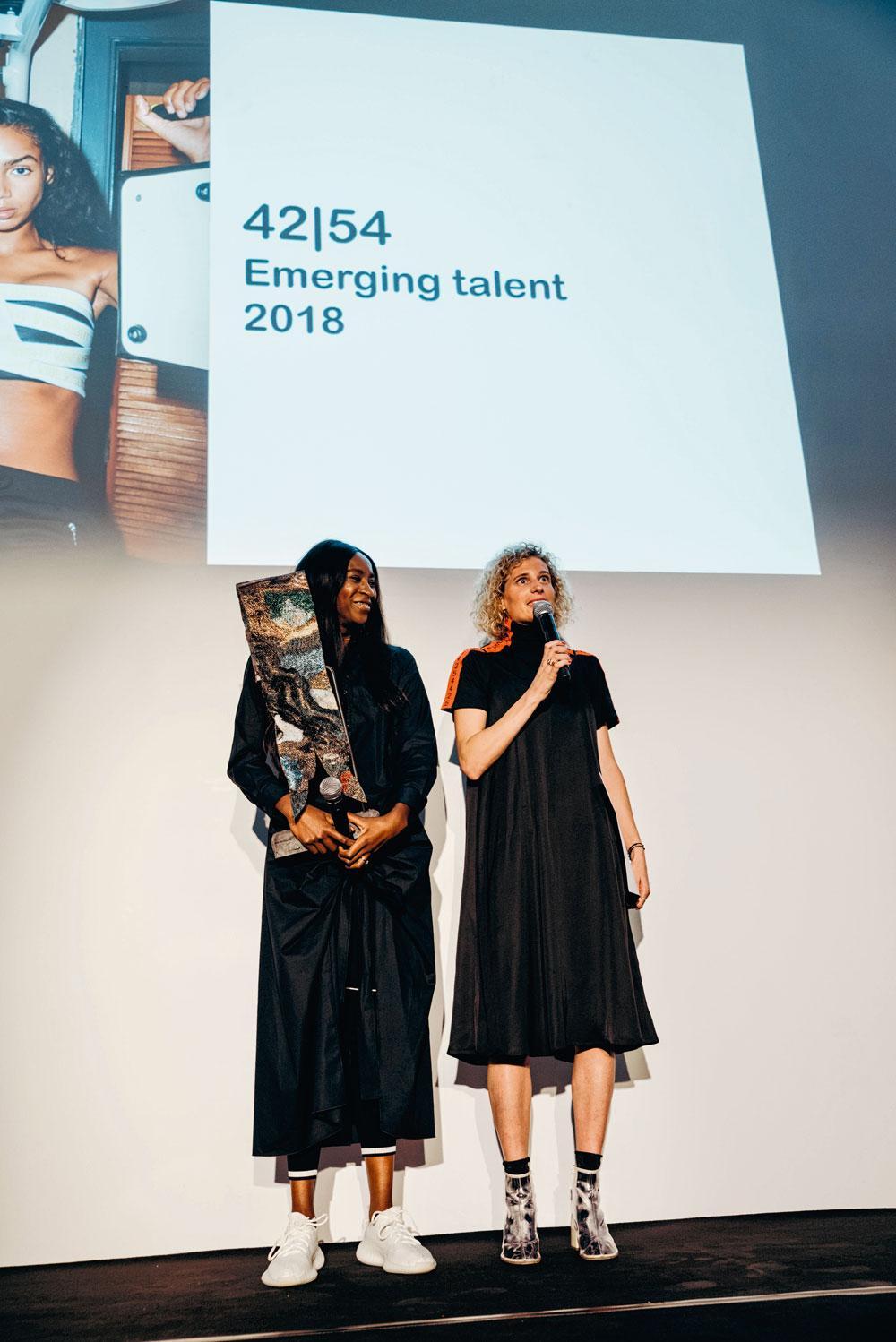 Olivia Borlée en Elodie Ouédraogo kaapten met 42I54 de prijs Emerging Talent of the Year weg.