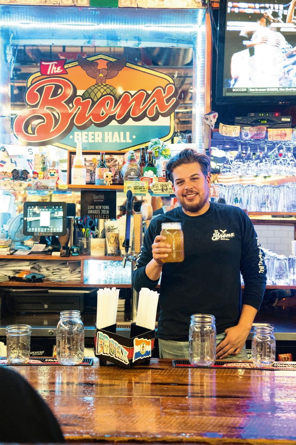 Paul Ramirez, trotse eigenaar van The Bronx Beer Hall.