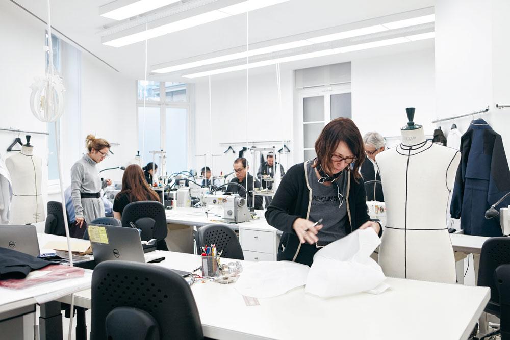 Het atelier van Dior Homme kreeg onlangs een eigen adres en daarmee een eigen identiteit. 'Dat betekent: we geloven erin.'