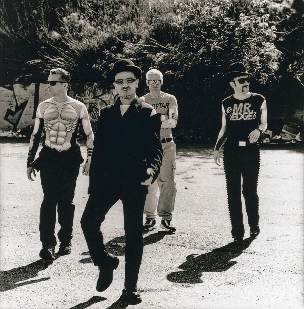 U2, gekleed door Walter Van Beirendonck.