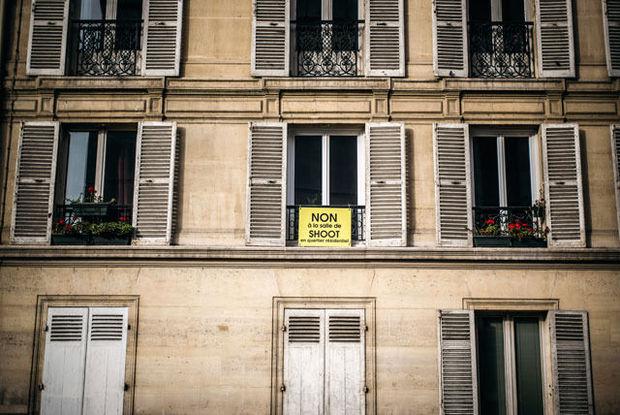 Les riverains de la salle de shoot parisienne craignent qu'elle n'attire plus de drogués et de dealers dans le quartier.