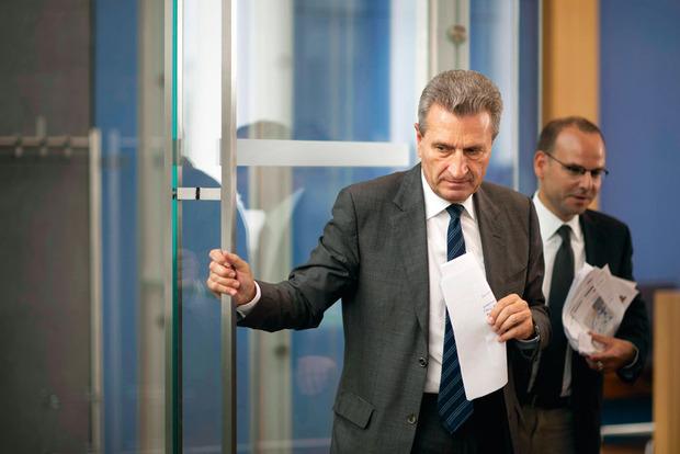 Le commissaire allemand Günther Oettinger a comparé la Wallonie à un bastion communiste. 