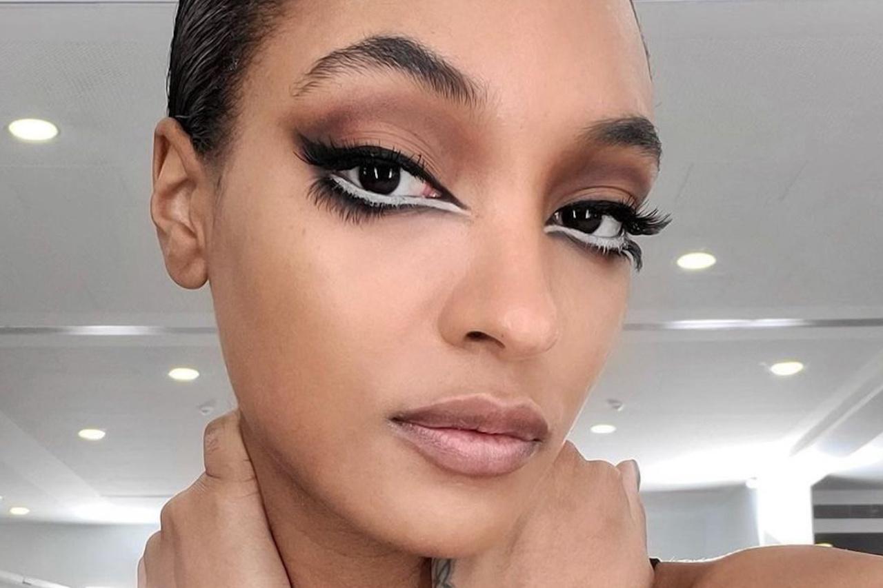 Model Jourdan Dunn toont haar graphic eyeliner voor Givency F/W 2021