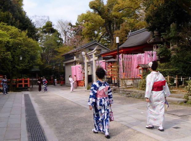 Japanse meisjes verkleed als geisha