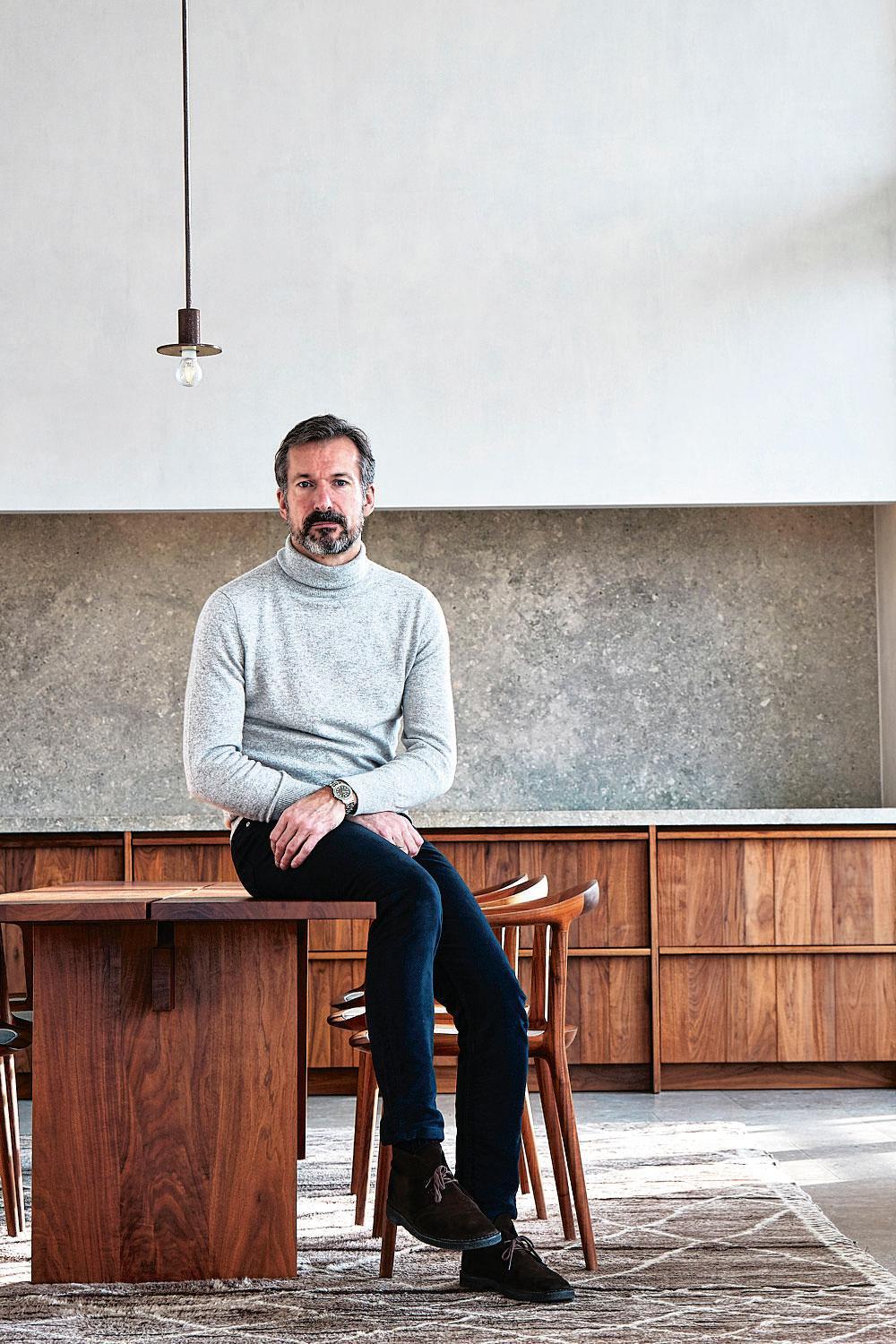 Rust en ruimte: architect Hans Verstuyft neemt penthouse onder handen