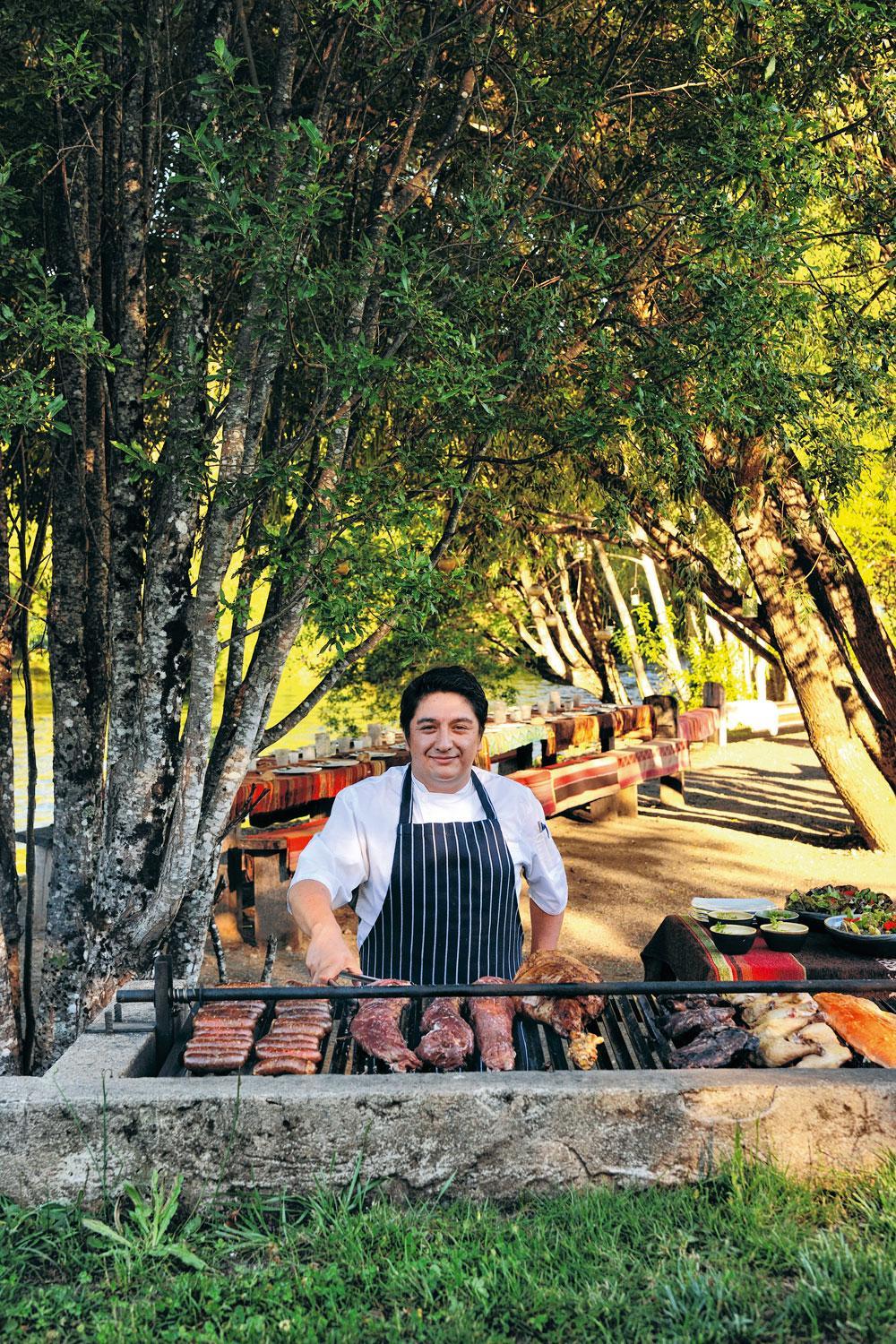 Een waar culinair genot én erg gezellig: een typische Chileense parilla ofte barbecue.
