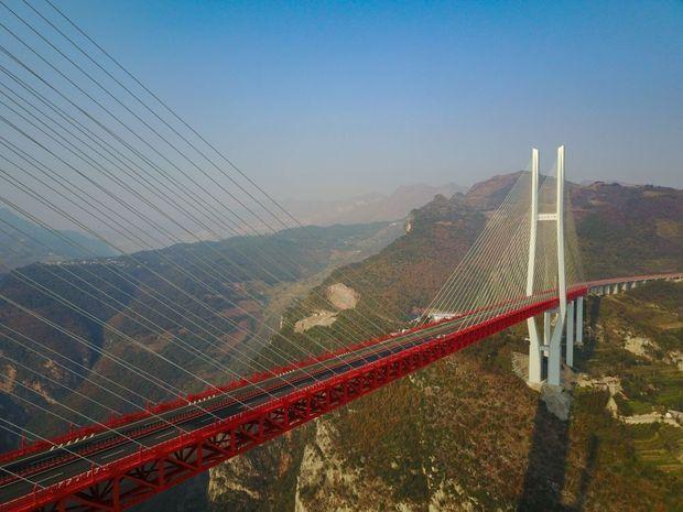 Hoogste brug ter wereld geopend in China