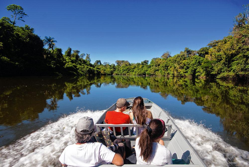 Boottocht op de Rio Cristalino, een zijrivier van de Amazone.