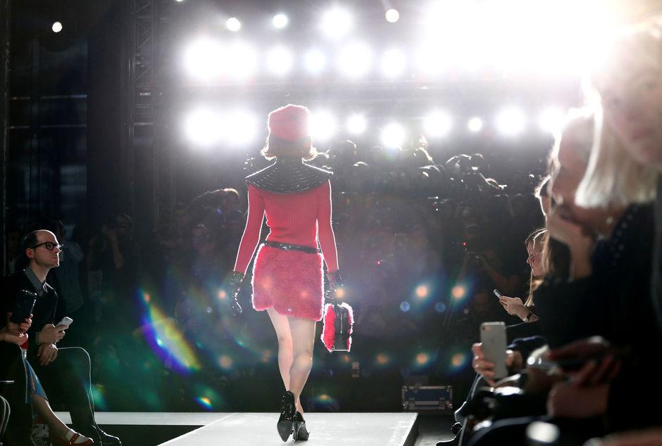 Dit was Milan Fashion Week: politieke statements, nineties-nostalgie en afscheid van Lagerfeld