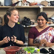 Saskia op bezoek in een atelier in India