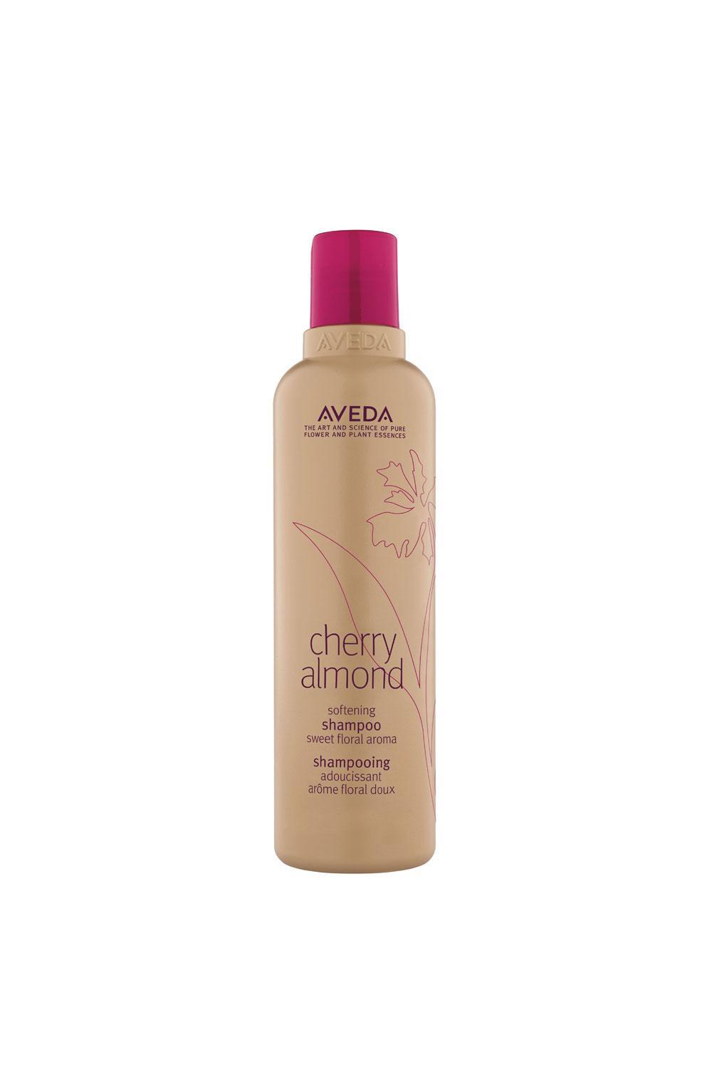 Cherry Almond Softening Shampoo (18 euro) van Aveda. Vegan shampoo, verpakt in 100% gerecycleerd polyetheen.