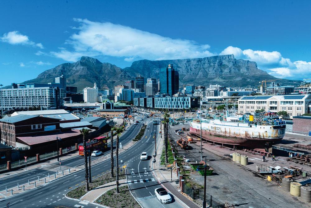 Cape Town, metropool van contrasten gedomineerd door de Tafelberg.