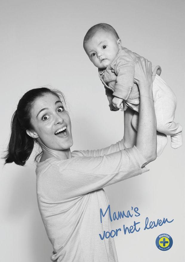 Fotoshoot 'Mama's voor het leven' tegen moedersterfte