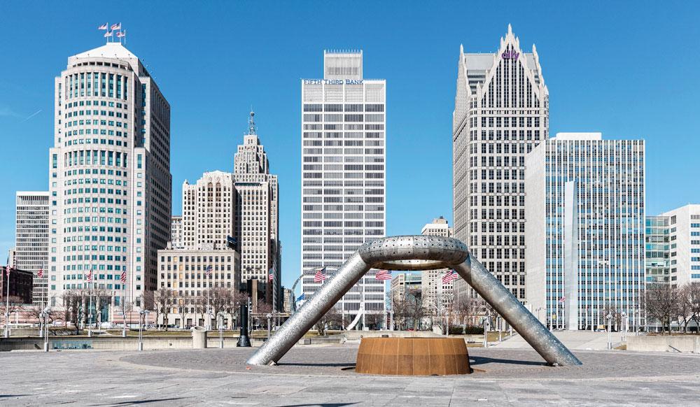 Downtown Detroit, met de Dodge Fountain van Isamu Noguchi en erachter de Fifth Third Bank van Minoru Yamasaki.
