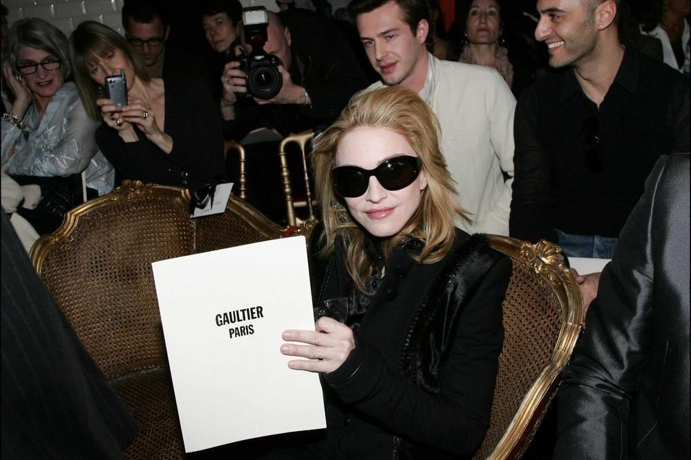 Madonna en Jean Paul Gaultier: twee handen op een borst