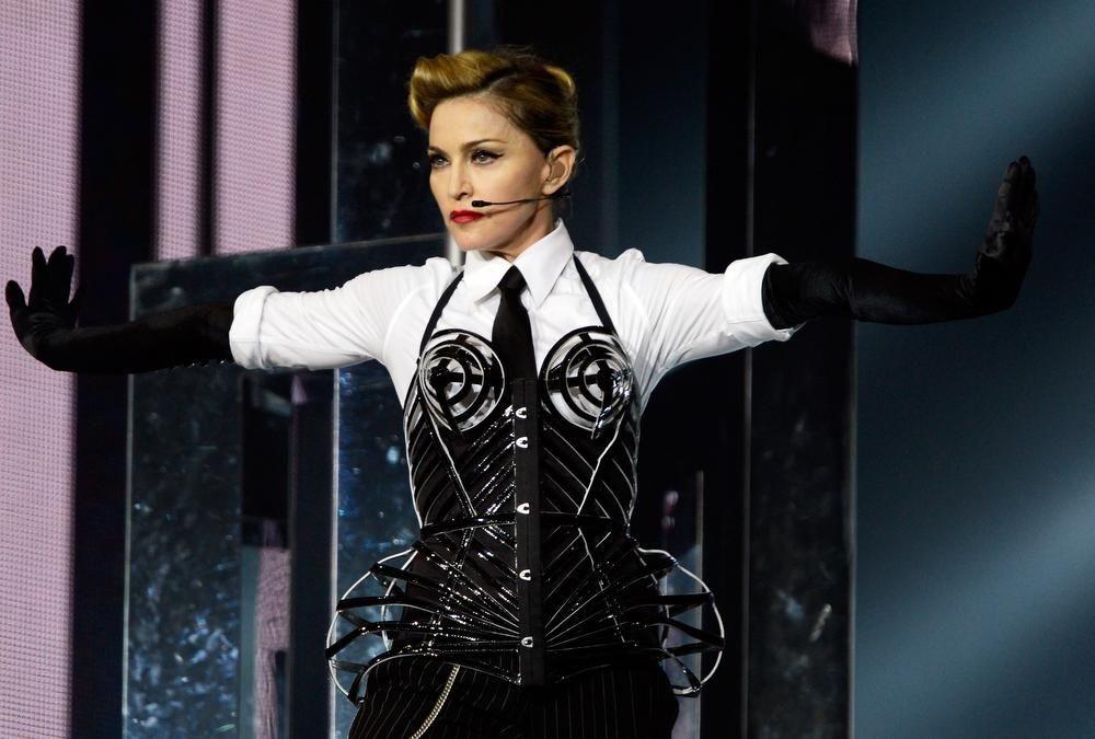 Madonna en Jean Paul Gaultier: twee handen op een borst