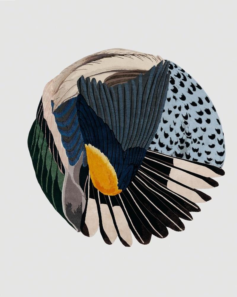 Feathers Round tapijt voor cc-tapis van Maarten De Ceulaer.
