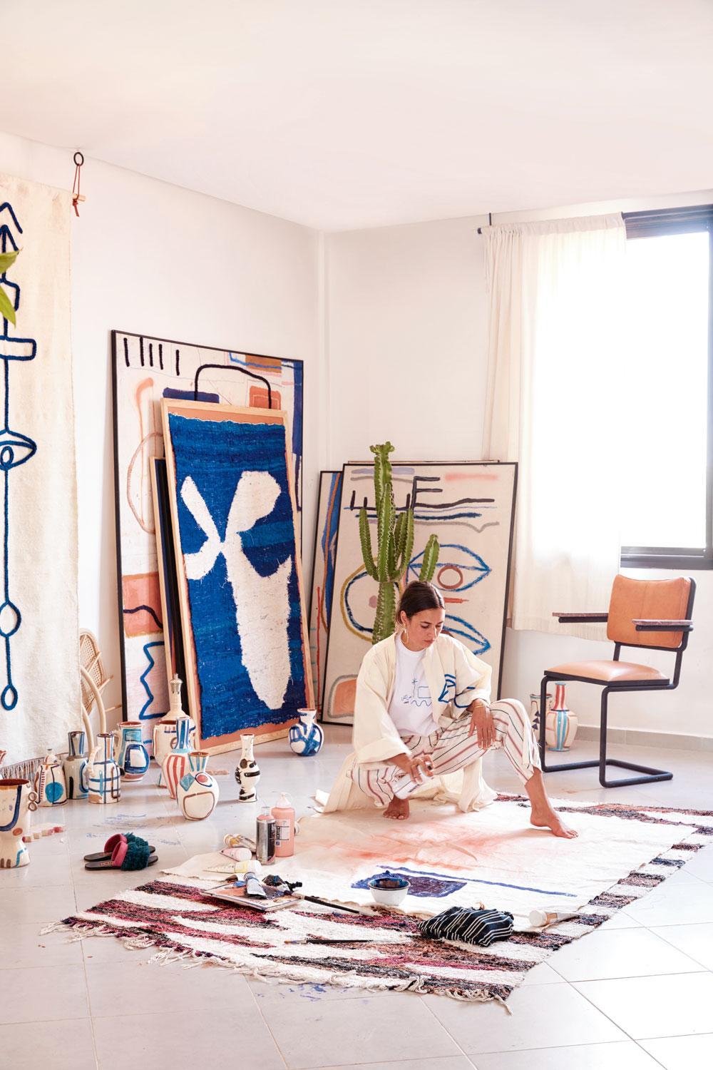 Haar studio in Sidi Ghanem: 'De productie is kleinschalig. Unieke, persoonlijke, handgemaakte objecten maken. Daar draait het om, de rest interesseert me niet.'