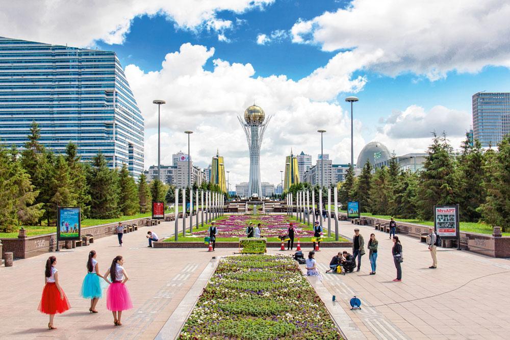 De Bayterektoren verbeeldt een mythische Kazachse levensboom.