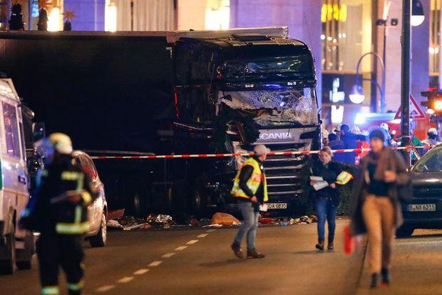 Un camion fonce dans un marché de Noël à Berlin: au moins 12 morts et 50 blessés