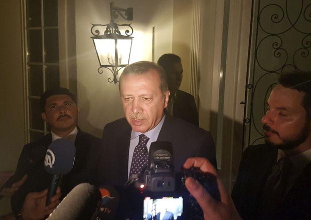 Erdogan fait une déclaration depuis la station balnéaire de Marmaris.