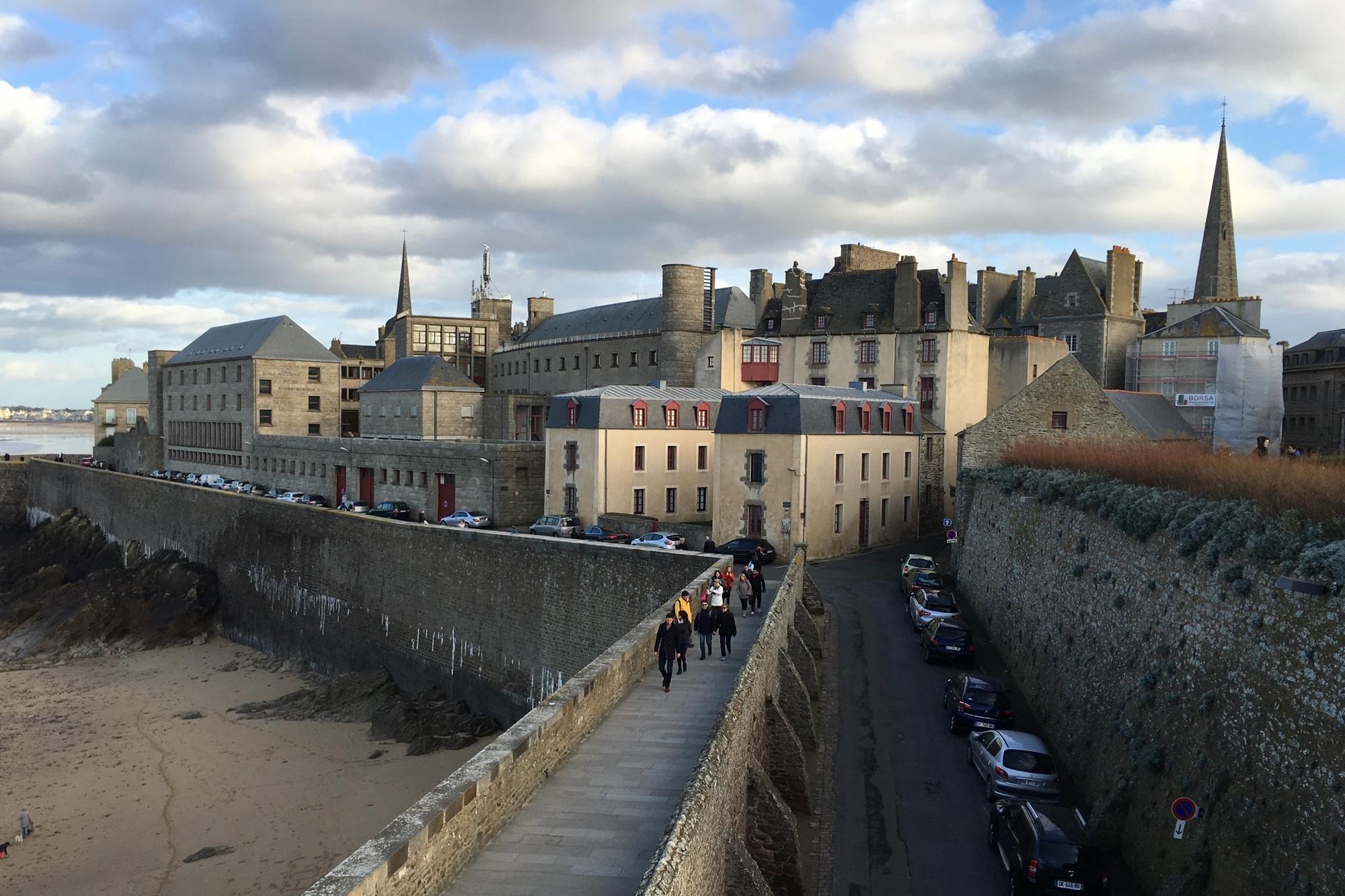 De impressionante omwalling van Saint-Malo.