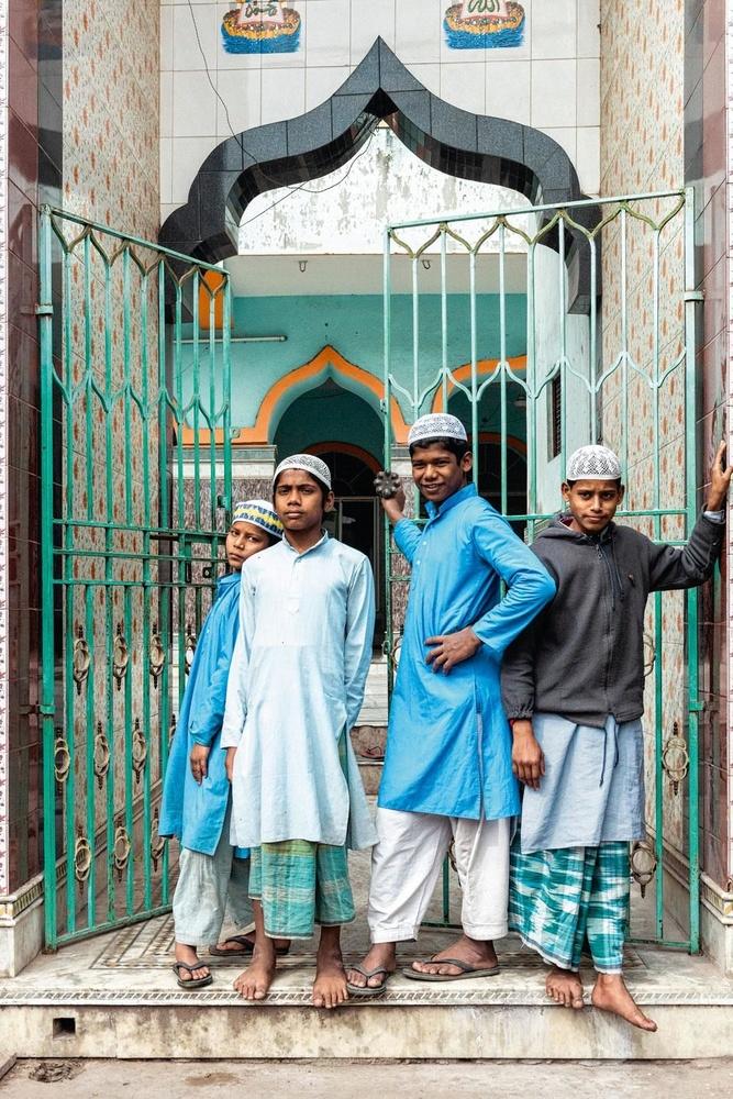Stoere moslimjongens in het overwegend hindoeïstische stadje Chandannagar.