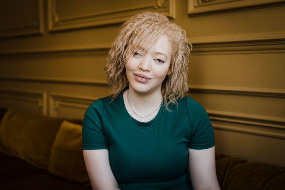 Lisa Winckelmans heeft albinisme en staat nu op de catwalk: 'Ik model? Het leek lachwekkend'