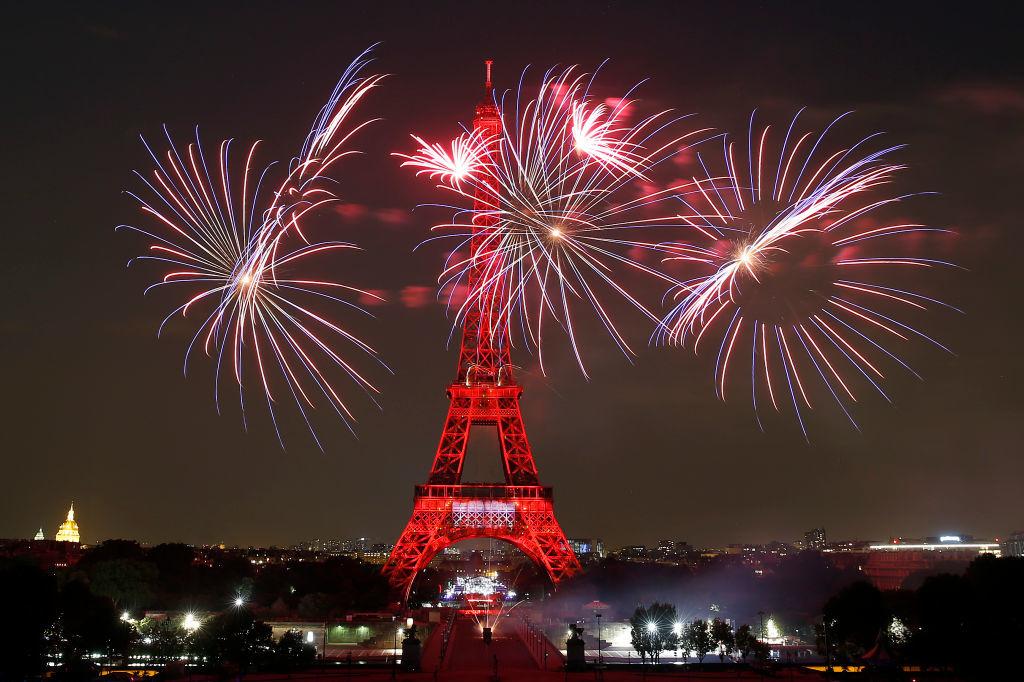 Vuurwerk aan de Eiffeltoren.
