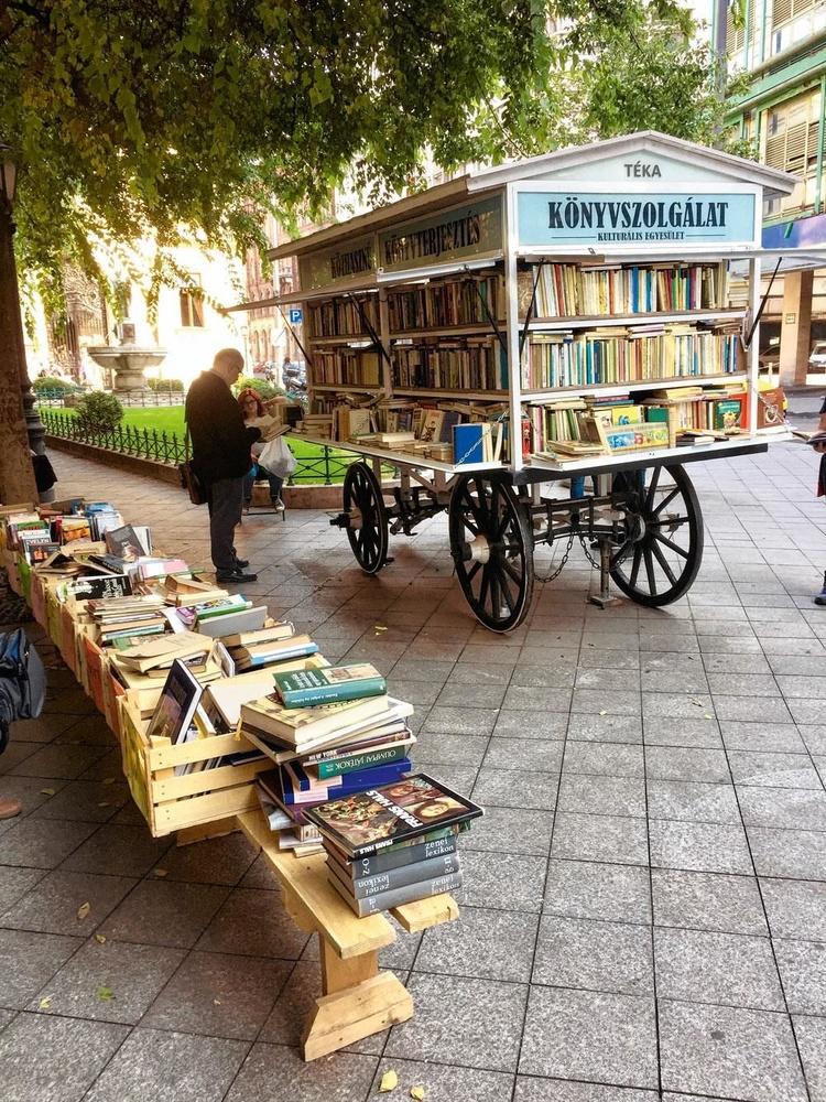 Een boekenkraampje in Boedapest.