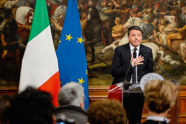 En Italie, Matteo Renzi, désavoué lors du référendum du 4 décembre, a cédé sa place de Premier ministre.