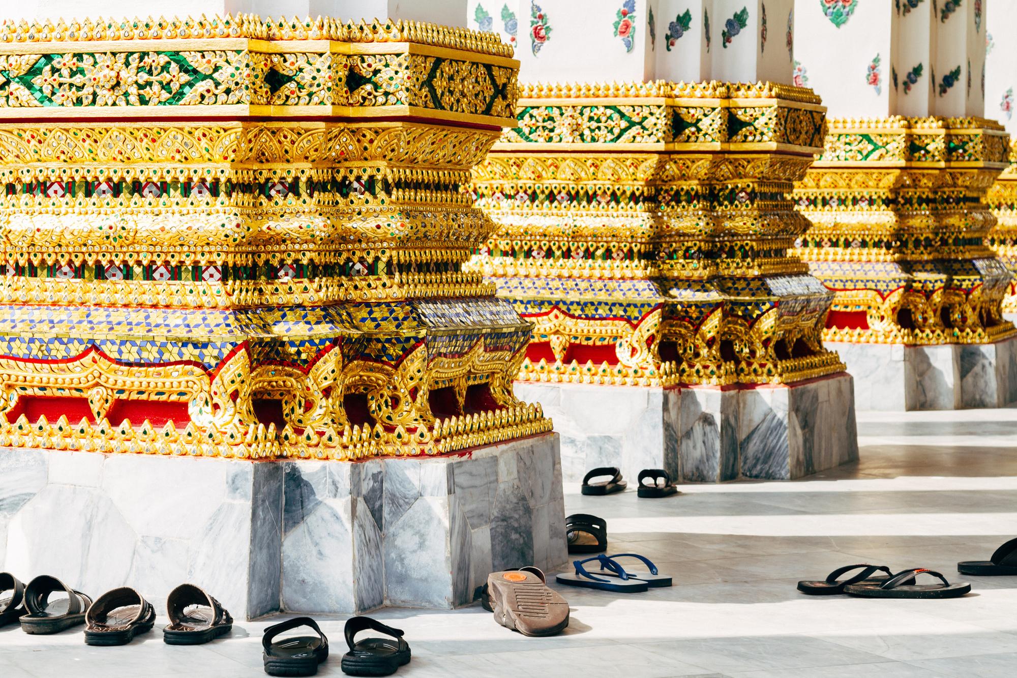 Schoenen voor een tempel in Thailand