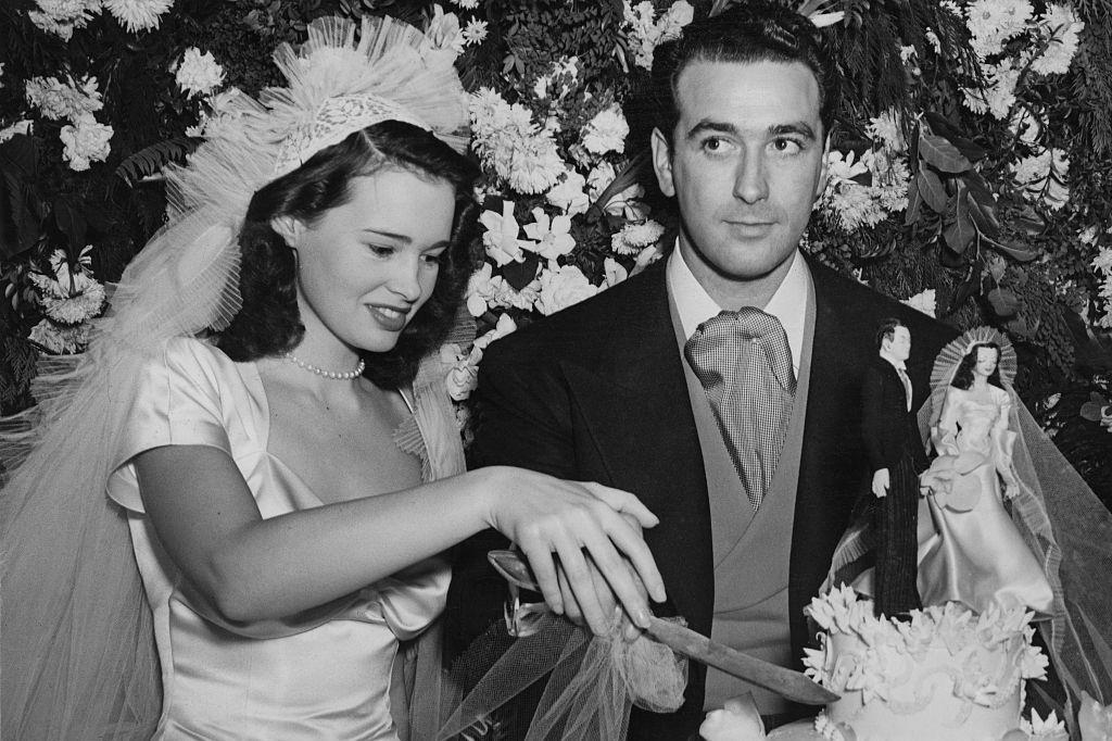 Gloria tijdens haar huwelijk met haar eerste echtgenoot Pat DiCicco (1941)
