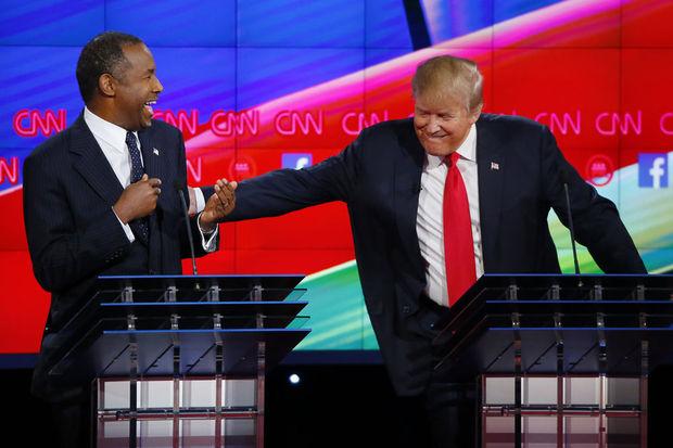 Ben Carson et Donald Trump, durant le dernier débat républicain de l'année.