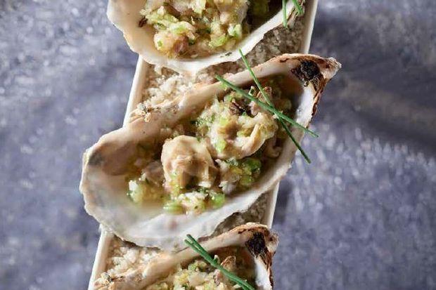 Ceviche van oesters met limoen en pastis