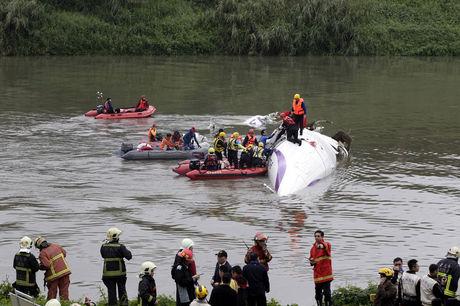 Sauvetage de l'avion de TransAsia Airways près de Taipei, le 4 février 2015 