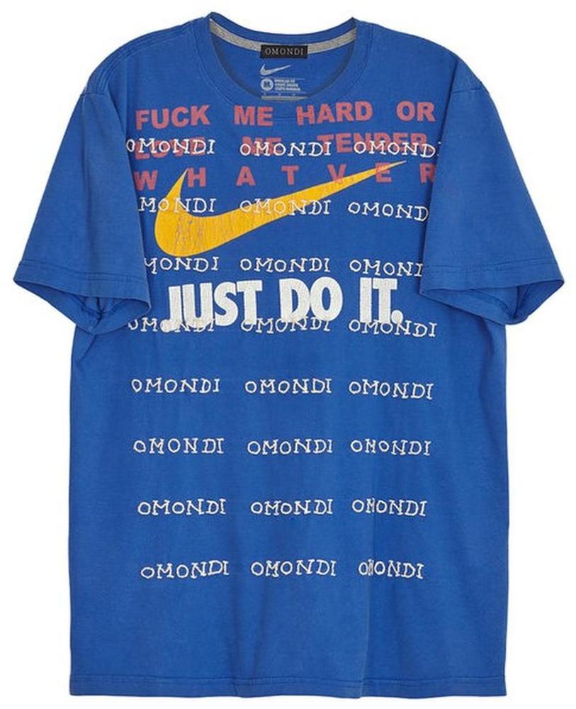 Een vintage T-shirt van Nike, 'gehackt' door de New Yorkse ontwerper Recho Omondi.