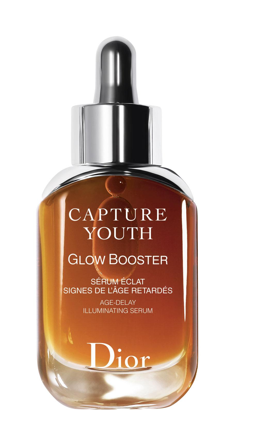 Je teint blijft vaal? Volg een vitamine C-kuurtje. Meng een maand lang Capture Youth Glow Booster (100,28 euro, vanaf 11 januari beschikbaar) van Dior onder je dagcrème.